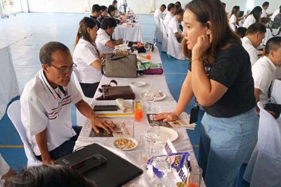 Industry professionals having a discussion